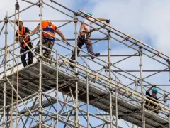Monter rusztowań w Szwecji: Zarobki, wymagania i czy się opłaca?