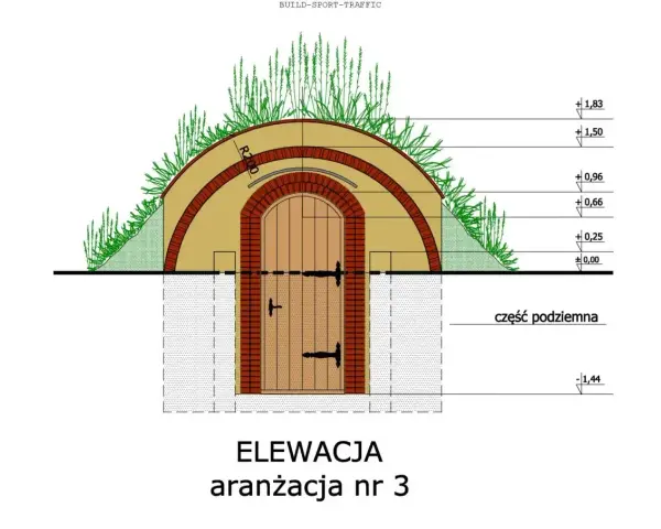 Projekt piwnicy ziemianki z drewnianymi drzwiami i kamiennym łukiem, otoczona zielenią.